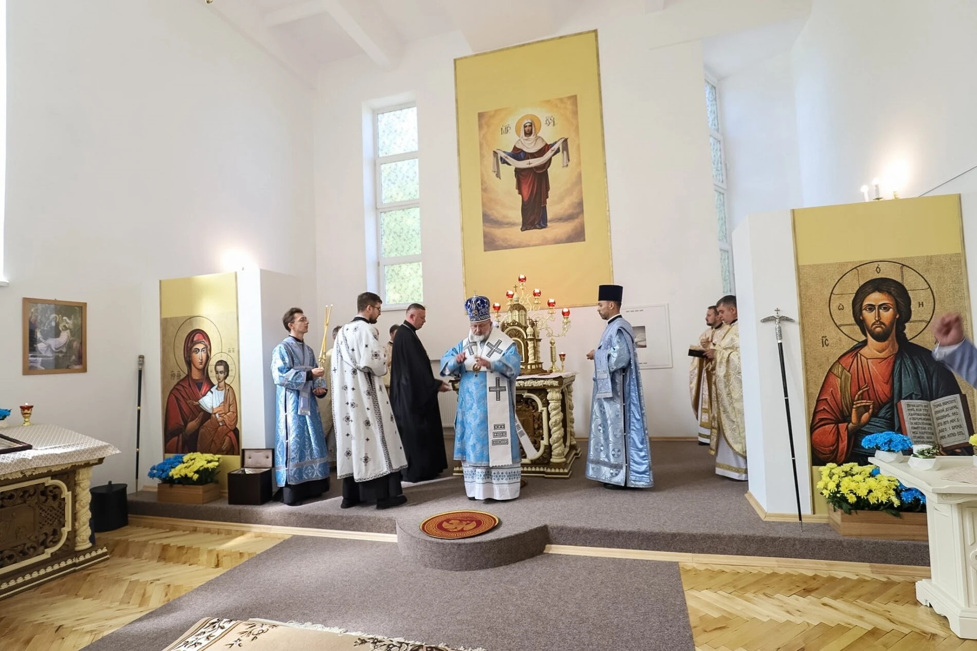 Архиєпископ Ігор Возьняк урочисто освятив каплицю в геріатричному пансіонаті Львова