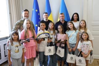 Діти з Львівщини передали дрони теробороні, заробивши на них, продаючи лимонад для підтримки ЗСУ