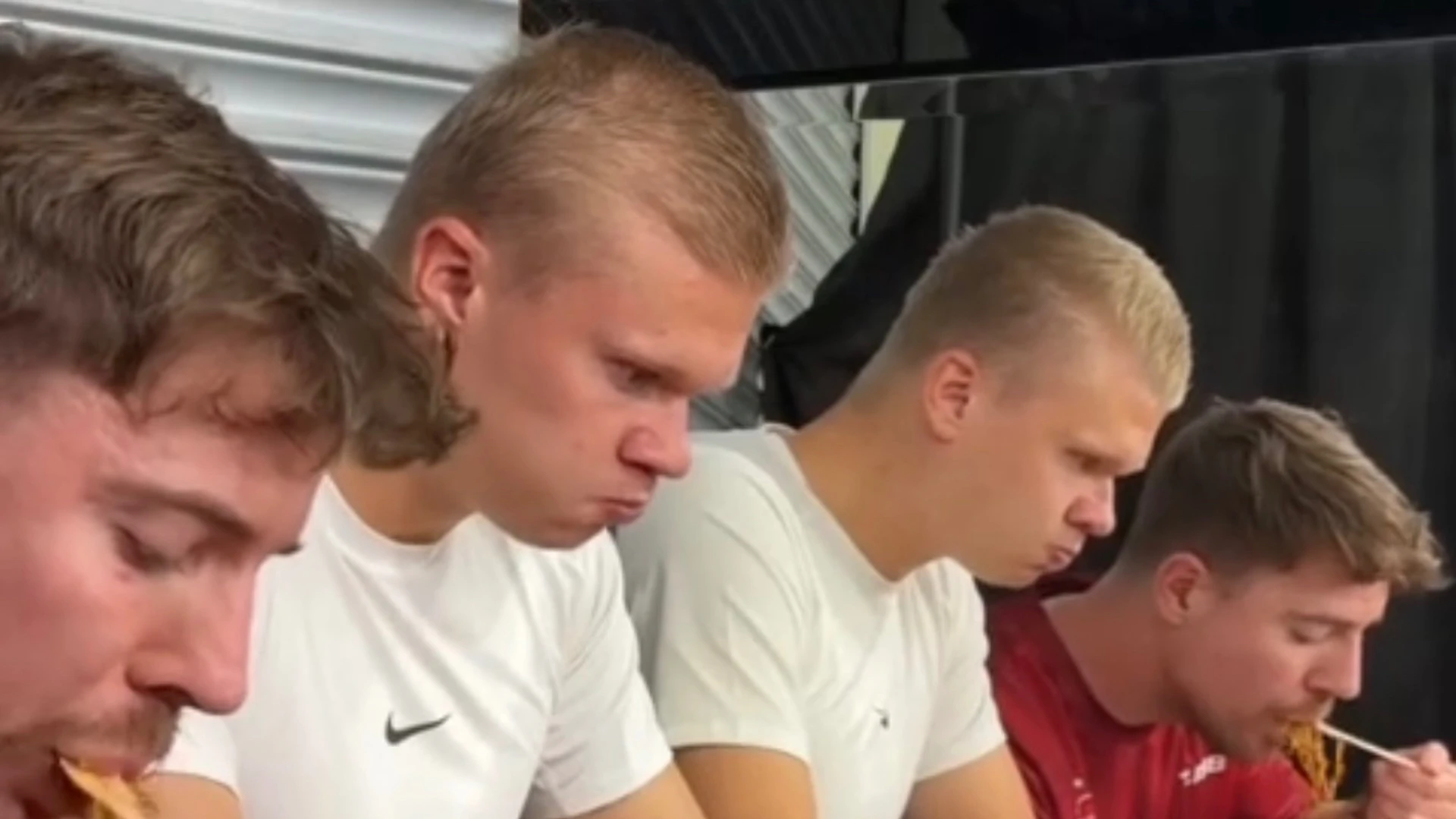 Голанд відтворив знаменитий мем у спільному відео з популярним блогером
