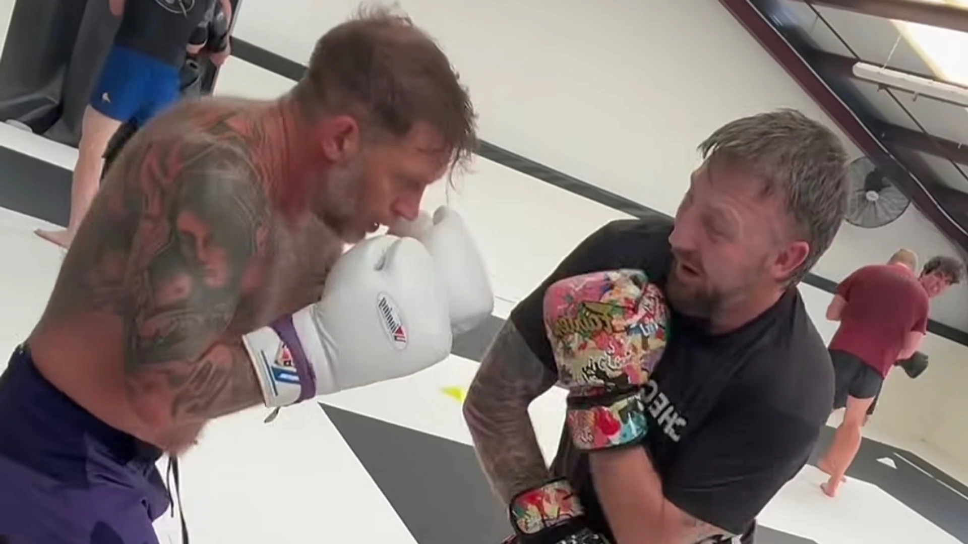 Голлівудський актор відвідав тренування зіркового бійця UFC