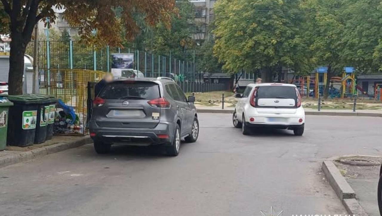 У Львові на вулиці Шевченка автомобіль Mercedes-Benz наїхав на 72-річну пенсіонерку