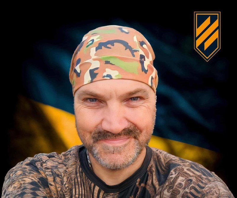 Львів'янин рятує поранених побратимів з-під ворожого вогню, проявляючи героїзм на полі бою.