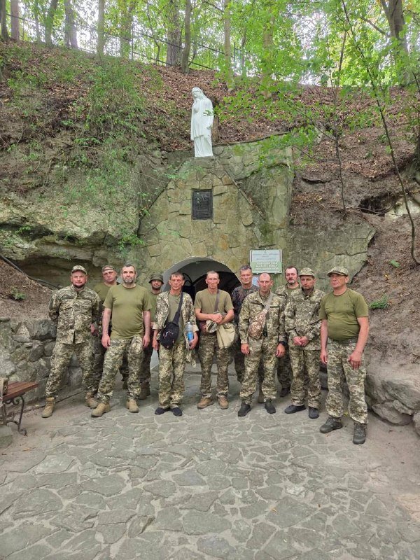 Львівщина активно підтримує українських військових: жителі збирають кошти та передають автомобілі