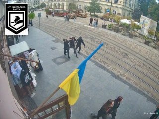 Муніципали та поліція вирішили конфлікт із агресивною перехожою на площі Ринок