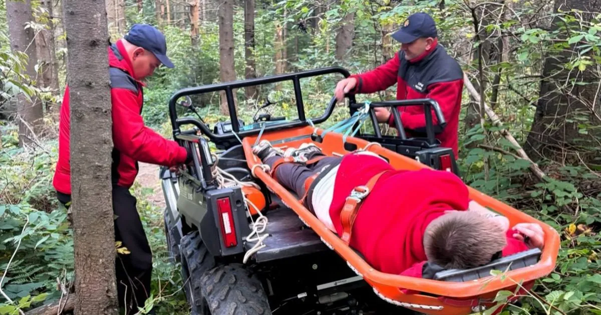 На горі Парашка травмувався турист: рятувальники провели його евакуацію на ношах.