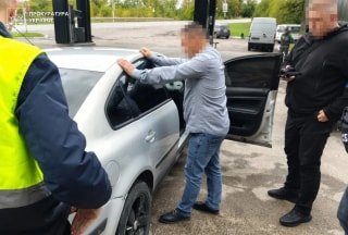 На Львівщині чиновник міськради затриманий за вимагання 500 доларів за оренду земельної ділянки