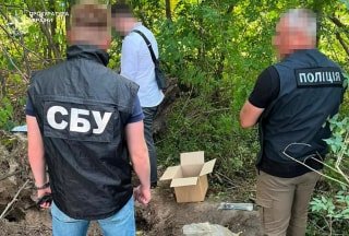 На Львівщині затримано 58-річного чоловіка за торгівлю зброєю та наркотиками під час судового процесу