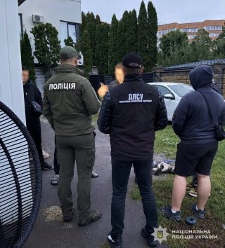 На Львівщині затримано посадовицю ДМС за організацію втечі чоловіків до Угорщини