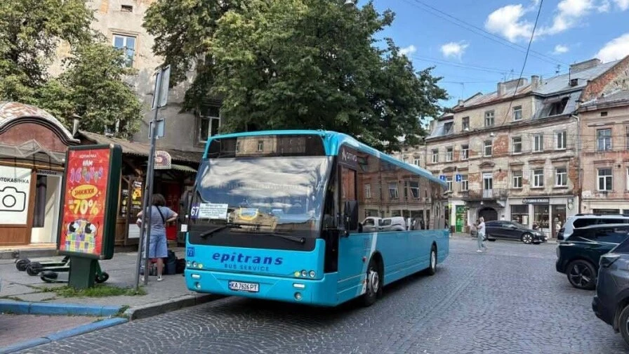 На маршруті № 67 запровадили додатковий автобус: у робочі дні курсуватиме 4 одиниці транспорту