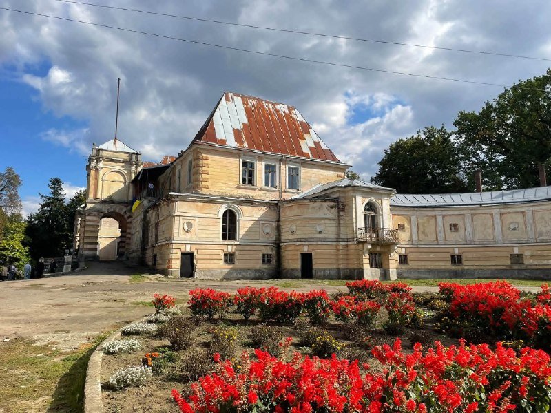На Стрийщині розпочали відновлення палацу XVIII століття в селищі Розділ Новороздільської громади