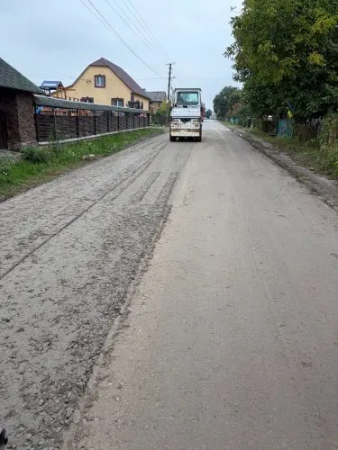 На Золочівщині триває ремонт 1,4 км дороги між двома селами