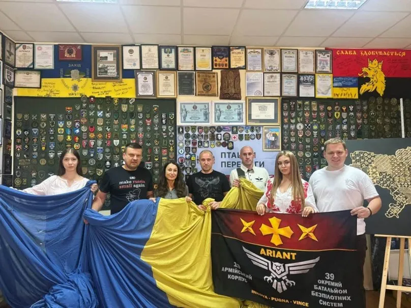 Обстріляний прапор з Краматорська передано на Львівщину для збереження пам'яті про війну