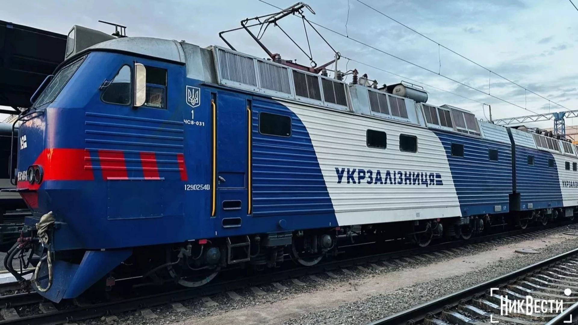 Обстріли призвели до збою в графіку десятків поїздів