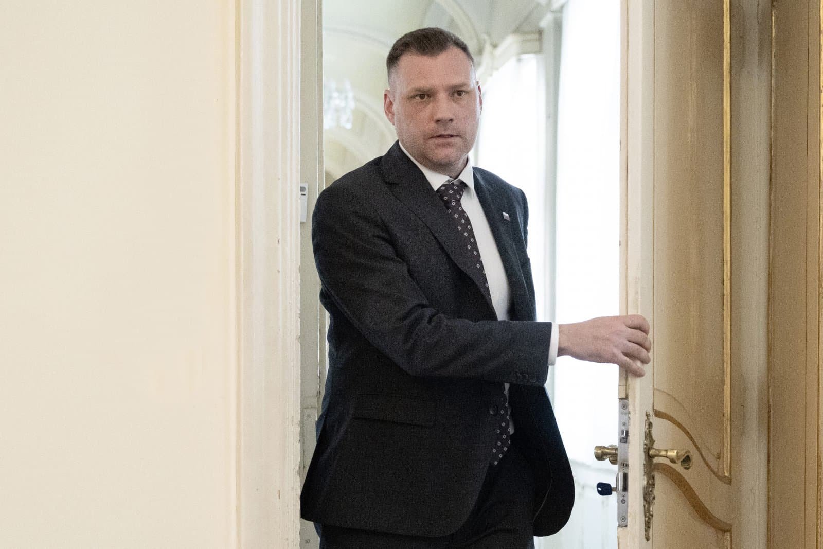 Парламент Словаччини ухвалив відставку міністра з уряду Фіцо, що загрожує стабільності коаліції