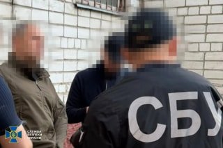 Посадовця наукової установи ЗСУ затримали за отримання хабара в поштовій комірці