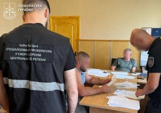 Посадовим особам ТЦК Київщини та Чернігівщини оголосили підозру внаслідок насильства під час мобілізації