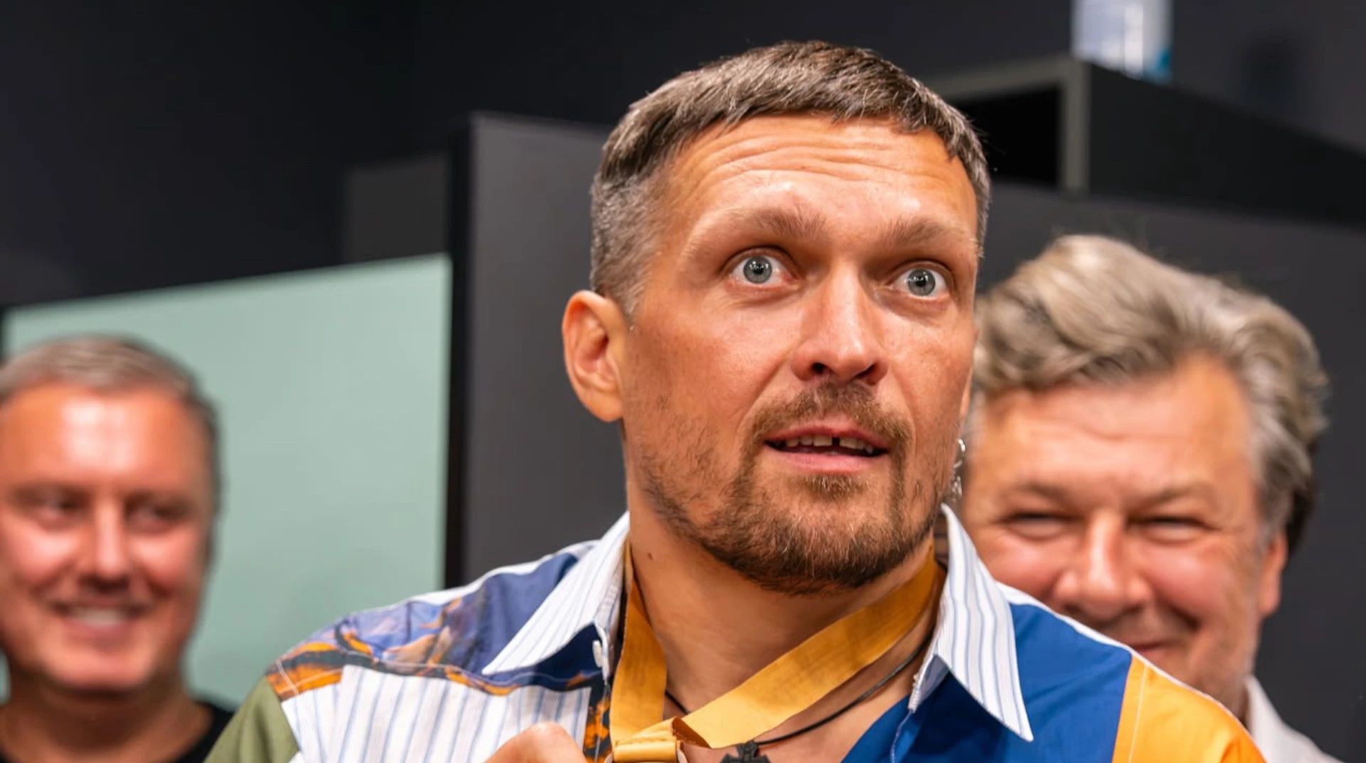 Президент Полісся вручив Усику бронзову медаль чемпіонату України з боксу