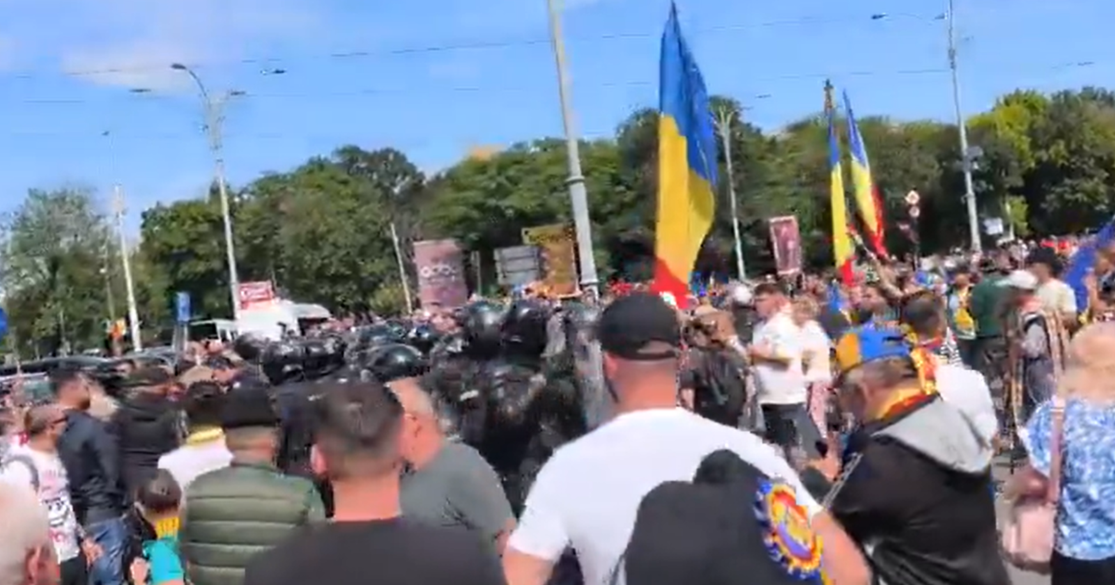 Президент Румунії закликає до миру та діалогу у зв'язку з протестами в Бухаресті