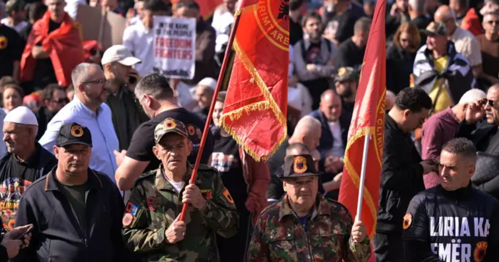Протести в Косові: демонстранти штурмували будівлю місії ЄС після рішення суду щодо експрезидента