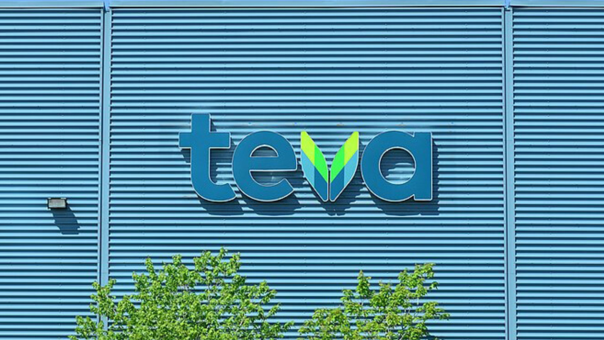 Російські удари: два обстріли складу фармкомпанії "Тева" в Україні