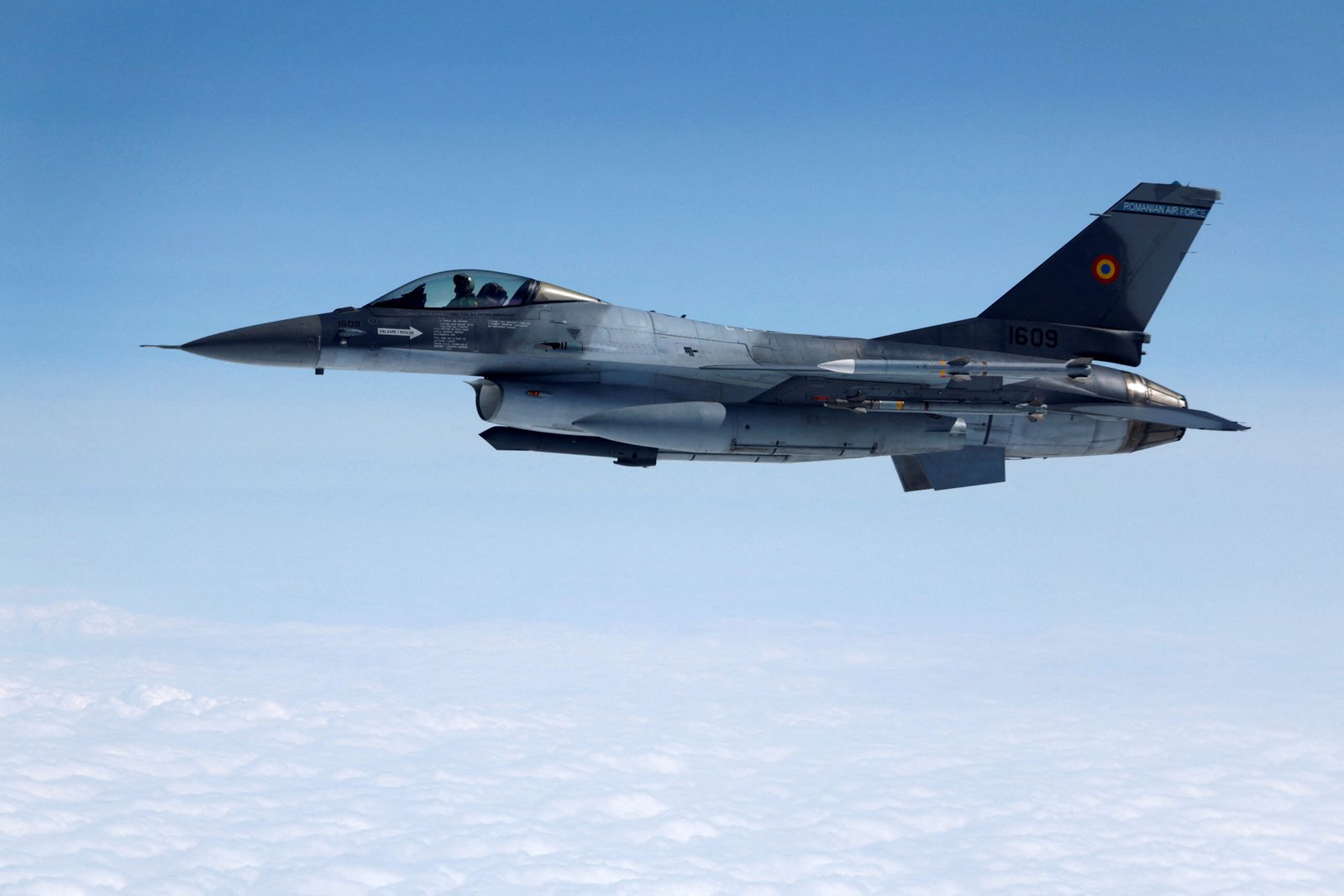 Румунія підняла в повітря винищувачі F-16 через порушення свого повітряного простору