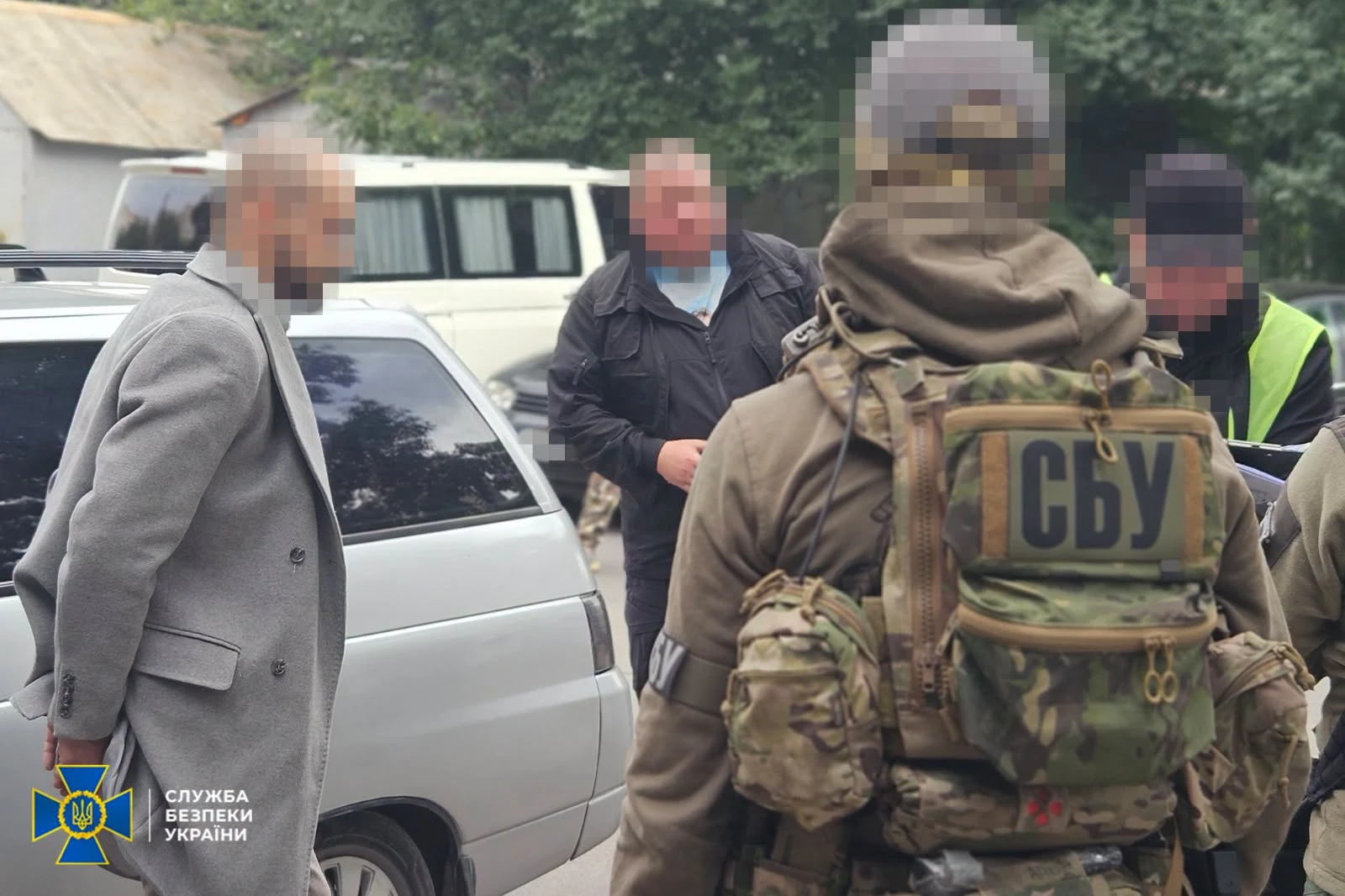 СБУ викрила схему легалізації іноземців через фіктивне працевлаштування та затримала причетних посадовців