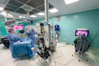 Штучний інтелект у хірургії: львівські лікарі врятували нирку 8-річному пацієнту за допомогою роботизованої системи