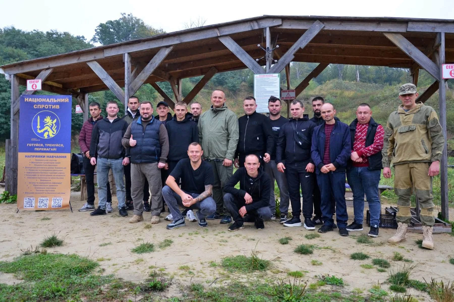 Студенти релокованого університету з Маріуполя у Львівській області завершили курс з національного спротиву