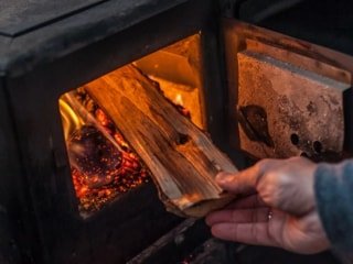 Субсидії на тверде паливо: можливість поєднання з виплатами на комунальні послуги, пояснює ПФУ