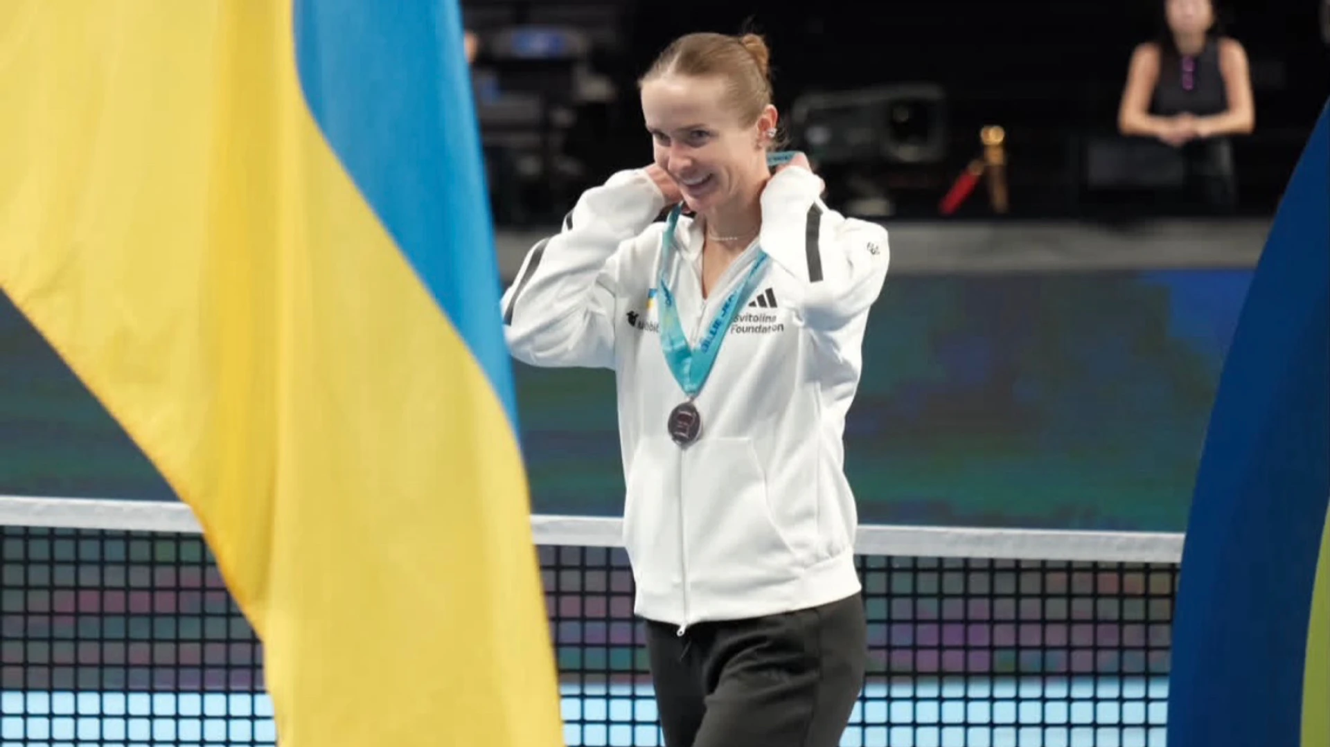 Світоліна презентувала срібну медаль Кубка Біллі Джин Кінг, підкреслюючи гордість за Україну