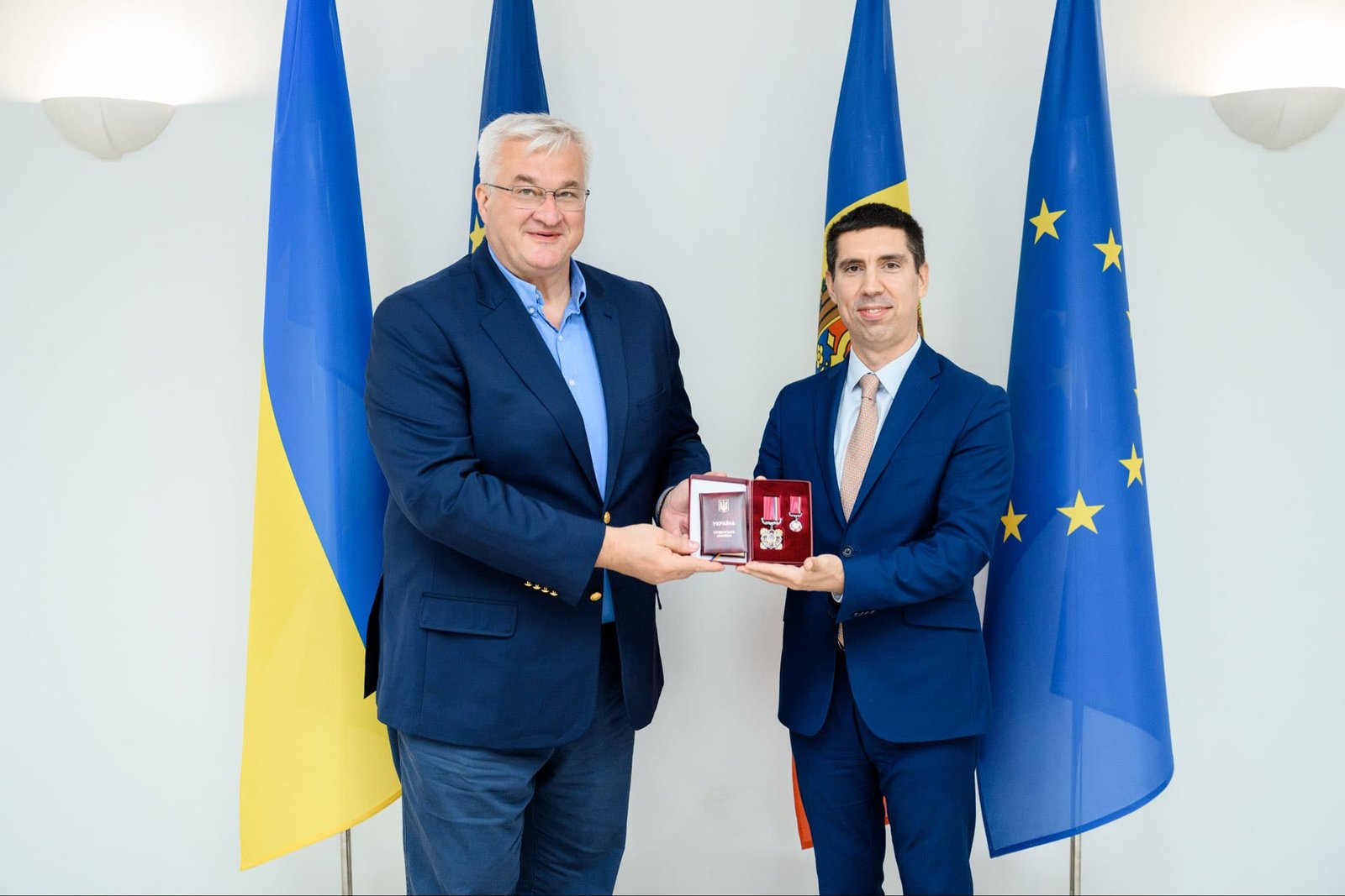 Сибіга нагородив міністра закордонних справ Молдови орденом "За заслуги" ІІ ступеня у Кишиневі