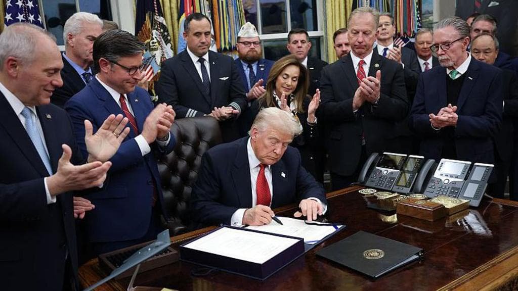 Трамп підписав закон, що забезпечує фінансування та запобігає шатдауну в період виборів
