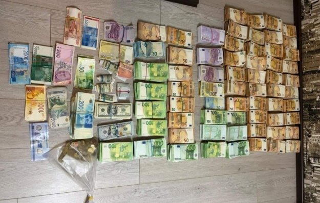 У Чорногорії у російській квартирі виявлено майже 1 мільйон євро в 8 валютах та поліграф