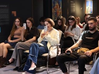 У галереї ZAG у Львові пройшла молодіжна зустріч, присвячена ментальній стійкості та волонтерству