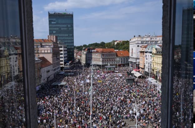 У Хорватії відбувся масовий протест проти токсичного сміттєзвалища, в якому взяли участь десятки тисяч громадян
