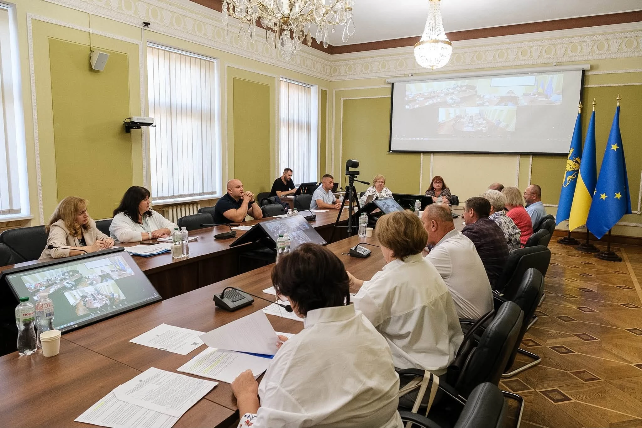 У Львівській обласній раді обговорили готовність шкіл до нового навчального року та питання заробітної плати технічного персоналу