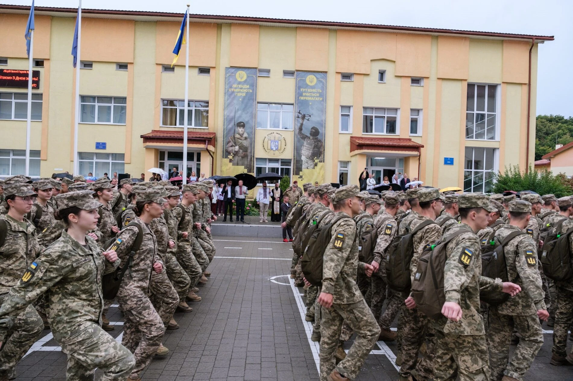 У Львівській області 209 учнів урочисто склали присягу ліцеїстів Ліцею імені Героїв Крут