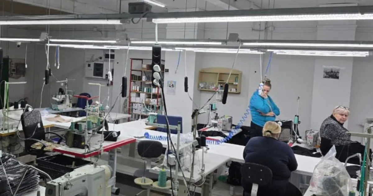 У Львівській області виявлено незаконне виробництво підробок брендів Moncler та Apple вартістю 98 мільйонів гривень