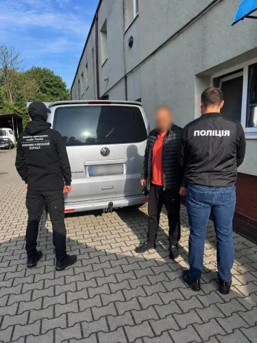 У Львівській області затримали чоловіка, підозрюваного в організації незаконного переправлення ухилянта до Румунії за 6,5 тисяч доларів