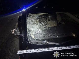 У Львові на вулиці Науковій автомобіль Tesla наїхав на 32-річного пішохода, потерпілий госпіталізований