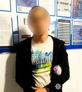 У Львові на вулиці Стрийській затримано двох підозрюваних у торгівлі психотропними речовинами