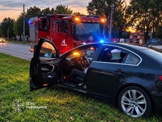 У Львові рятувальники надали допомогу водієві, що втратив свідомість під час руху автомобілем