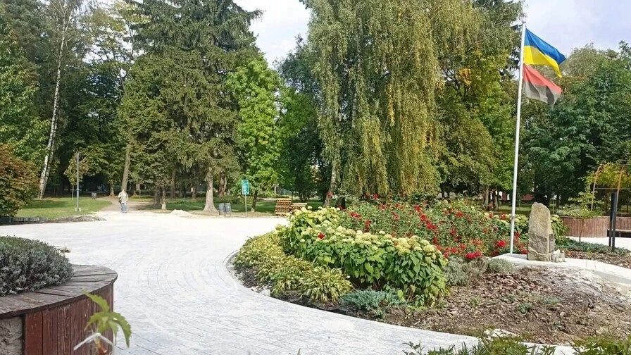 У Львові у парку "Левандівський" завершують ремонт центрального входу