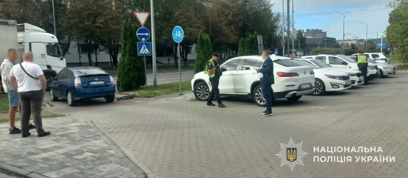 У Львові внаслідок ДТП до лікарні потрапила 20-річна водійка самоката