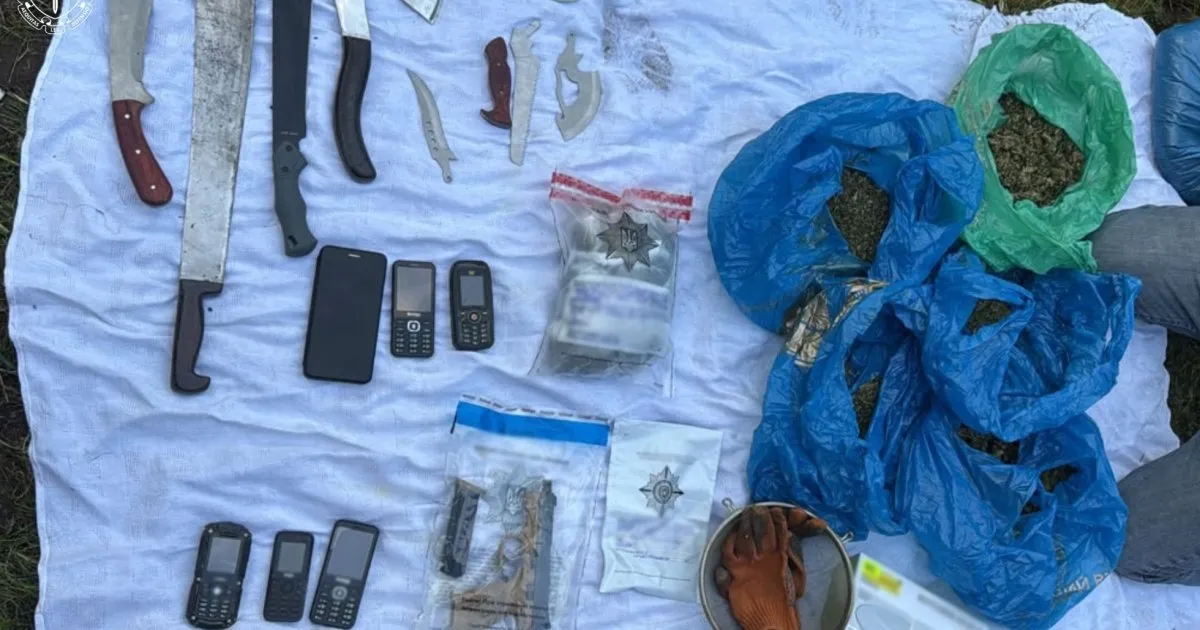 У Самбірському районі 53-річний мешканець вирощував коноплі поблизу церкви