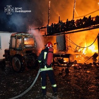 У селі Уріж на Дрогобиччині рятувальники ліквідували пожежу в господарській будівлі