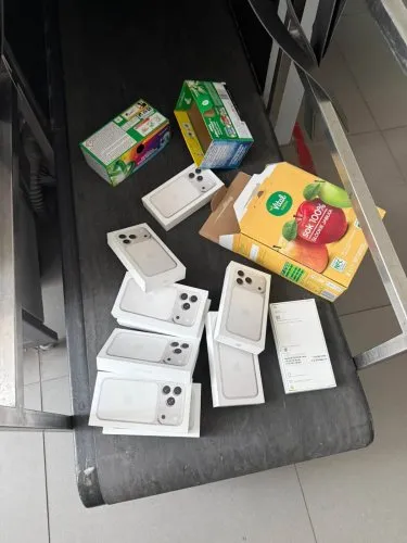 У Шегинях затримали партію iPhone 17 Pro, приховану в упаковках з-під соку та капсул для прання