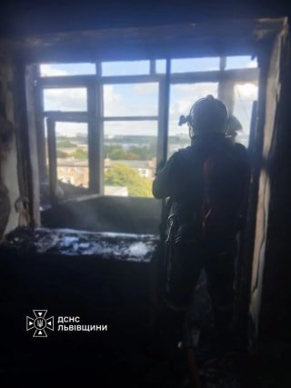 У Шептицького внаслідок пожежі в багатоповерхівці двоє людей потрапили до лікарні