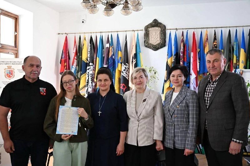 У Золочівській громаді придбали квартиру для 21-річної Христини, що потребує нового старту після важких випробувань