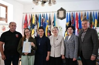 У Золочівській громаді придбали житло для дівчини-сироти